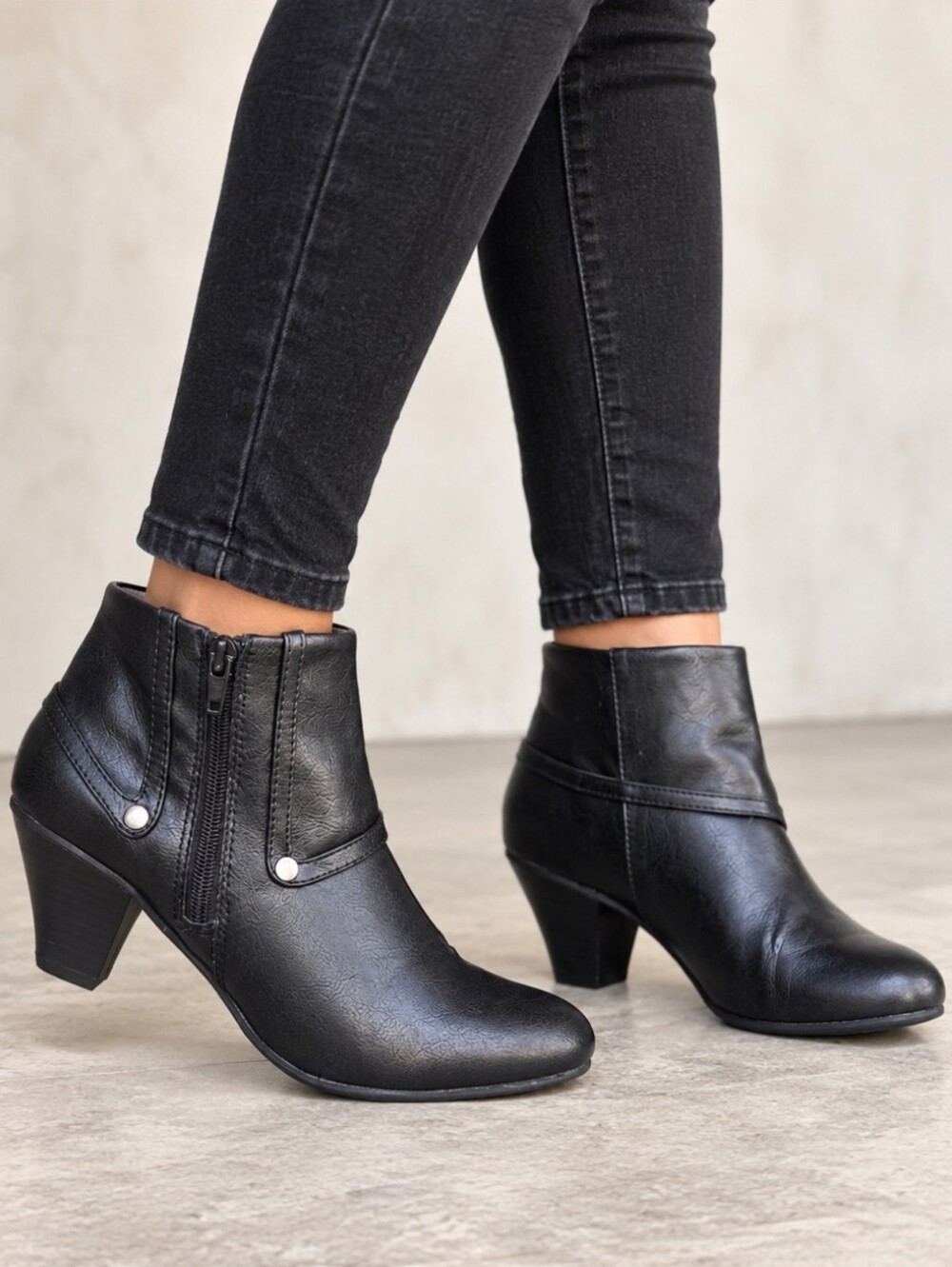 Life Stride Genuine Y2K Western Minimalist Comfort Heeled Bootie 8M